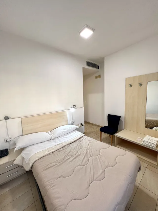 غرفة أساسية بسرير فردي، Hotel Como 1/7