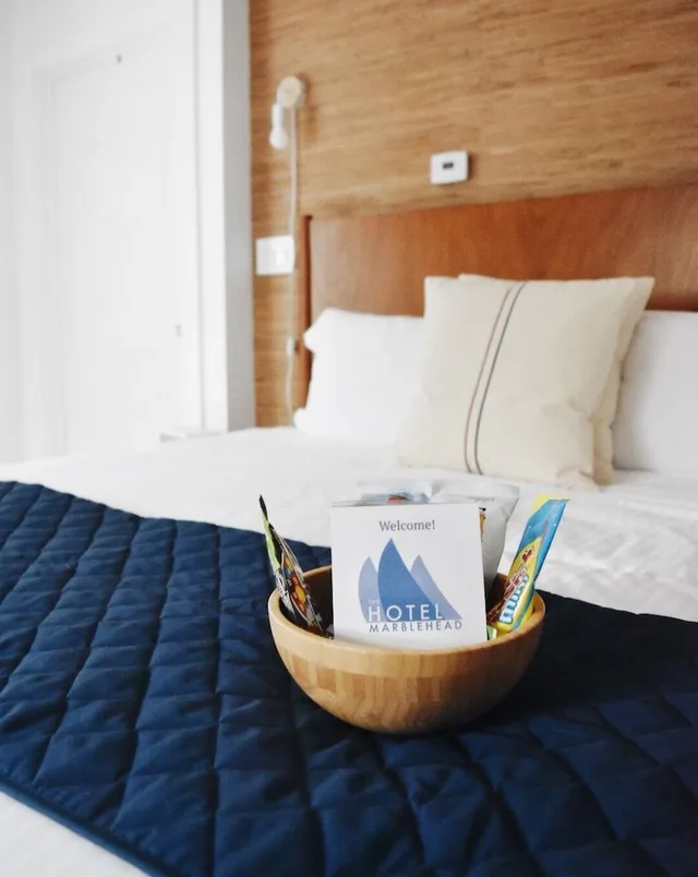 غرفة بسرير كينج بشرفة، The Hotel Marblehead 1/2