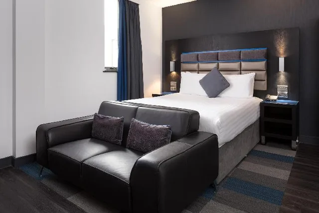 Smart, Studio, Double Bed، Roomzzz Chester City 1/1