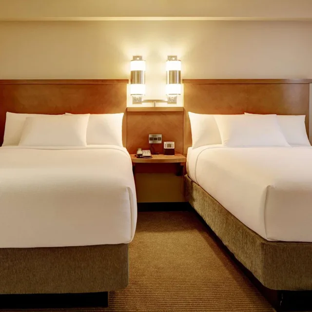 غرفة بسريرين مزدوجين مع أريكة في طابق مرتفع، Hyatt Place Kansas City/Overland Park/Convention Center 6/10