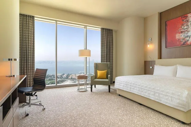 غرفة كلوب بسرير كينج بإطلالة على البحر، Le Meridien City Center Doha 3/10