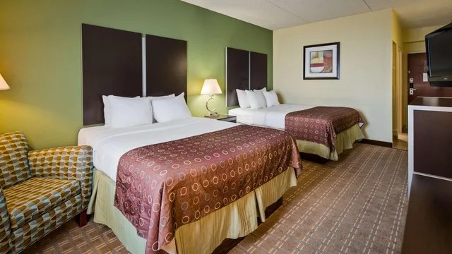 جناح بسرير كوين مع أريكة، Best Western Airport Inn And Suites Cleveland 8/10