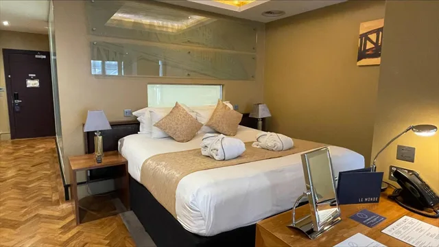 جناح جونيور بسرير مزدوج أو سريرين منفصلين، Le Monde Hotel 4/10