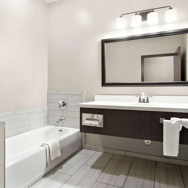 غرفة بسريرين كوين مع أريكة، Best Western Sawtooth Inn & Suites 6/6