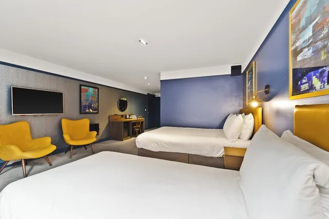 غرفة كلاسيكية ثلاثية بفراش فوتون وسرير مزدوج وسرير فردي، Ropewalks Hotel 1/3