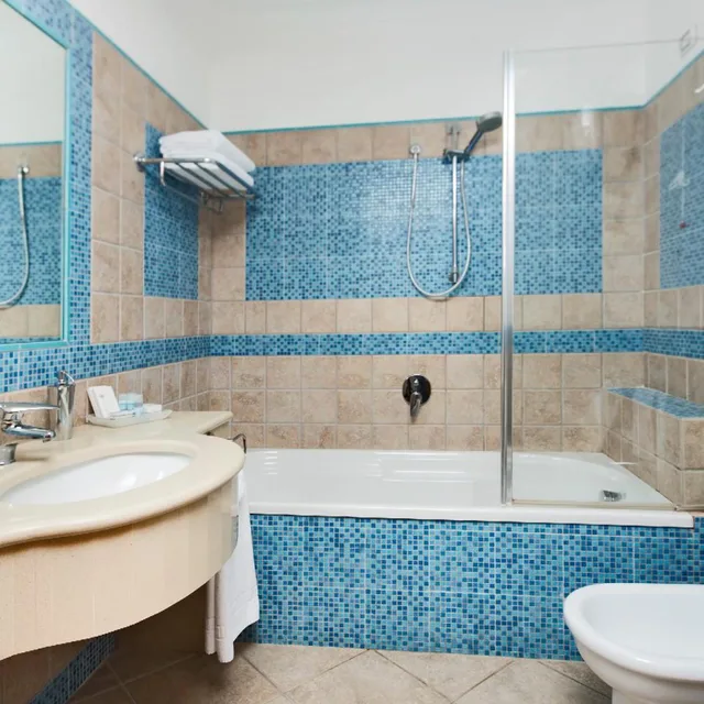 غرفة قياسية ثلاثية بإطلالة على الحديقة، Villa Ceselle 2/4