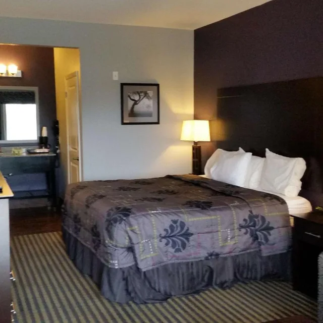 Room, King Bed, Accessible, Studio6 Beeville, TX 2/10