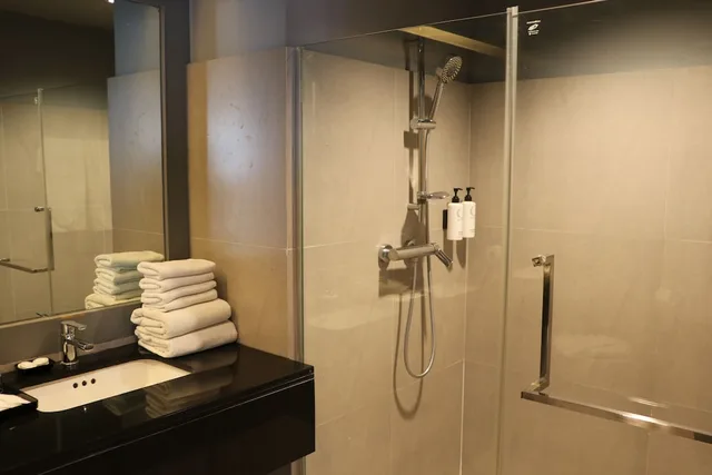 غرفة جونيور ثلاثية بسرير كينج وسرير فردي، Journeyhub Pattaya Central 5/5