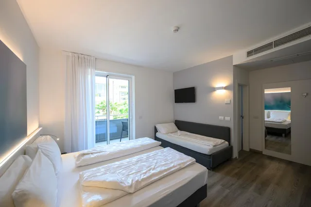 غرفة ثلاثية، Hotel Riviera 1/10