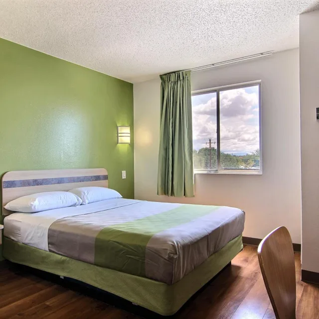 1 Queen Bed - Mobility Accessible Tub، Motel6 Albuquerque, NM - North 3/10