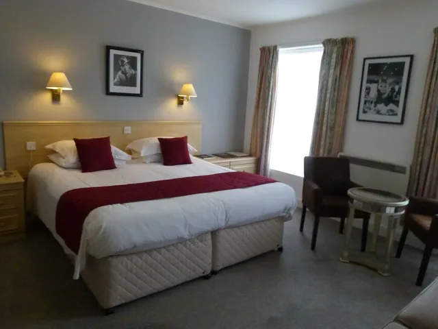 غرفة قياسية بسرير مزدوج أو سريرين منفصلين، Beachcombers Hotel 1/5
