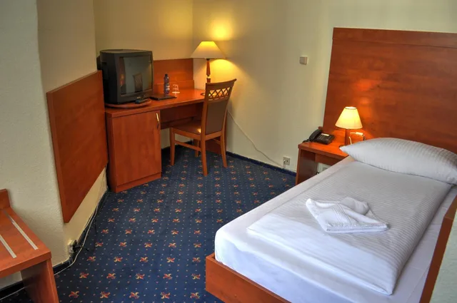 Room, Single, Hotel Europa City 7/10