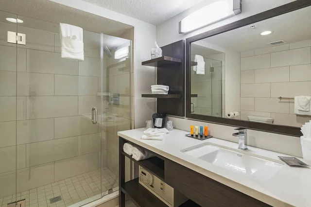 غرفة بسرير كوين، Southbank Hotel Jacksonville Riverwalk 2/2