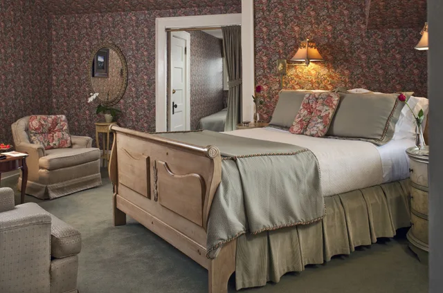 1 Queen and 1 Single Bed, Albemarle Inn 1/3