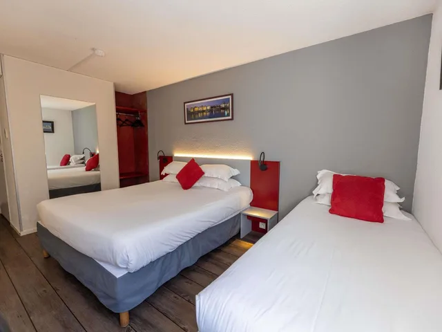 غرفة ثلاثية بسرير مزدوج وسرير فردي، Hotel Donibane 5/10