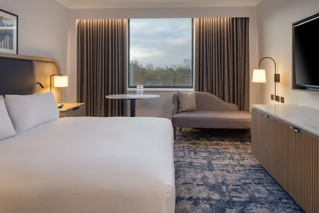 Premium, King Bed, Bathtub, Hilton Dublin Airport 1/3