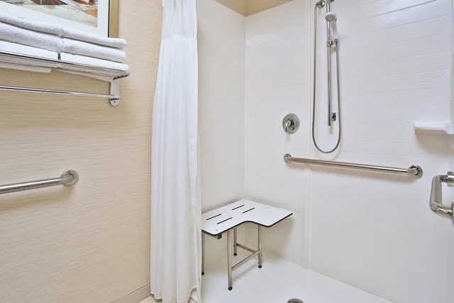غرفة بسرير كينج لذوي الإعاقة، Fairfield Inn Suites Madison West Middleton 5/5