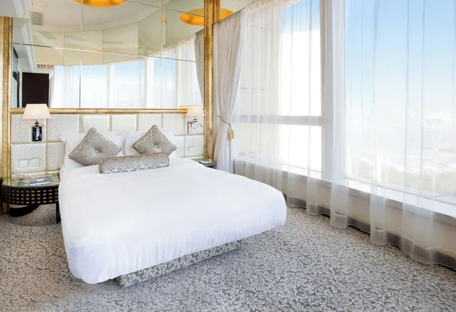 جناح بسرير كوين، Regal Hong Kong Hotel 1/2
