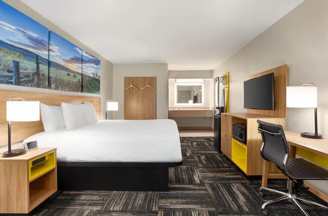 غرفة بسرير كينج بحوض استحمام لذوي الإعاقة، Days Inn by Wyndham Paris 2/3