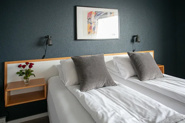 غرفة قياسية ثلاثية بسرير كوين وسرير فردي بحمام خاص، Nordurland Hotel By Keahotels 5/8