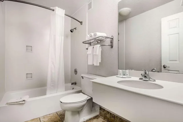 Studio, King Bed, Hotel Monreale Inn & Studios I-Drive Icon Park Orlando 5/7