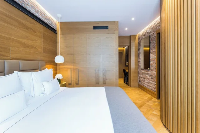 Junior Suite, Studio, King Bed، Monument Hotel 1/10
