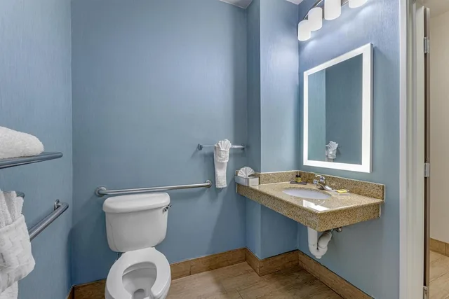 غرفة قياسية بسرير كينج لذوي الإعاقة، Best Western Plus Wasco Inn & Suites 5/6