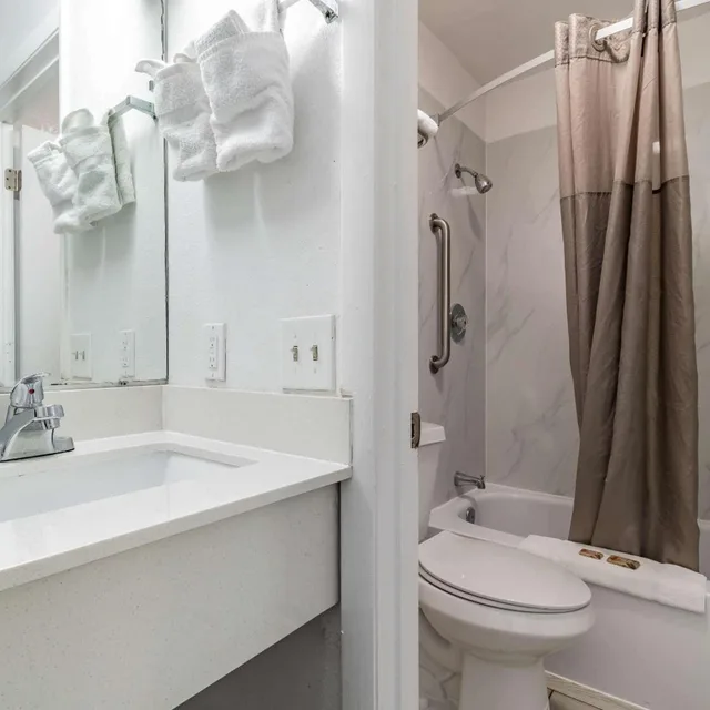 غرفة بسريرين كوين للمدخنين، Motel6 Tampa, FL 5/6