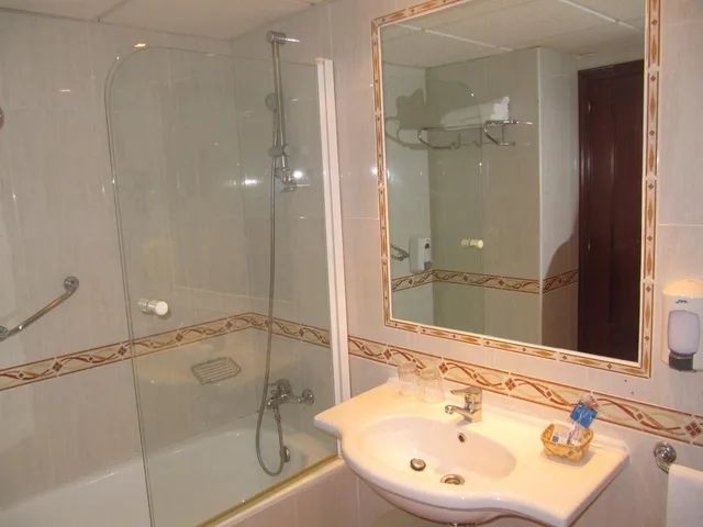 Room, Double or Twin Bed, Two Extra Beds، Don Juan Hotel 4/4