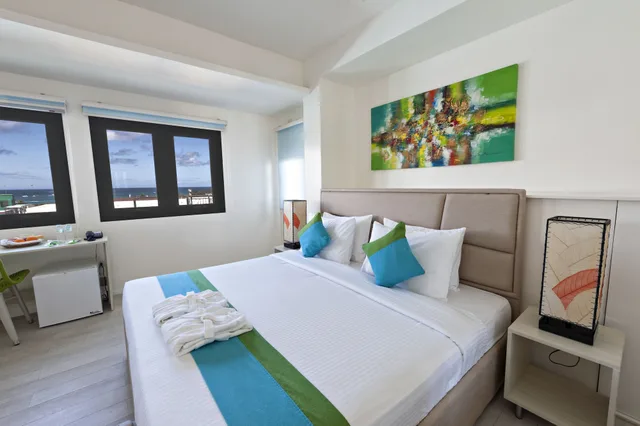 غرفة بريميير بسرير كينج، Lime Hotel Boracay 1/3