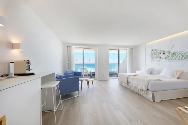 Junior Suite, Studio, King Bed, Sea View, Priority Location، Iberostar Waves Bahia de Palma - Adults Only 1/6