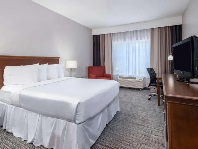 غرفة بسرير كوين، Country Inn & Suites by Radisson Maumee - Toledo 2/3