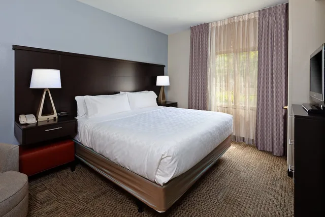 2 Bedrooms, Suite, 2 Queen Beds, Sofa, Kitchen, Accessible, Staybridge Suites Fairfield Napa Valley Area 3/5