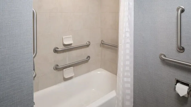 غرفة بسريرين كوين لذوي الإعاقة، Hyatt Place Pittsburgh-North Shore 2/2