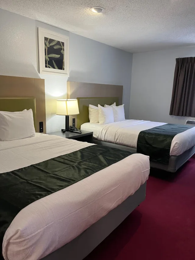 جناح ديلوكس بسرير كوين، Pictured Rocks Inn & Suites 4/8