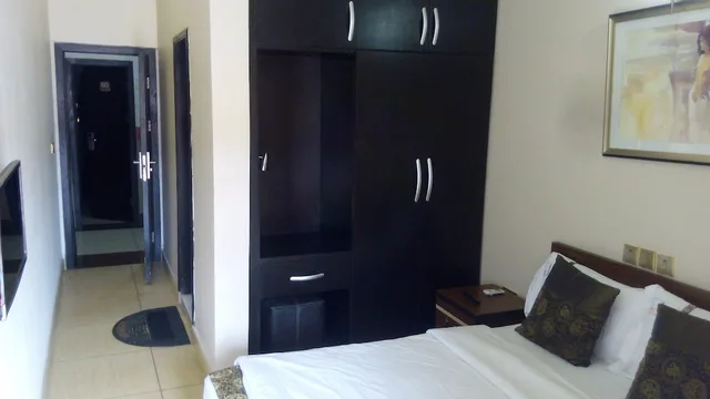 جناح تنفيذي بسرير كوين، Rita's Events And Suites 2/3