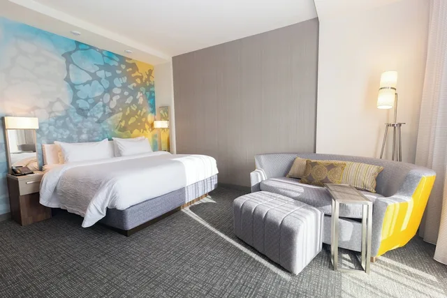 غرفة بسرير كينج لذوي الإعاقة، Courtyard by Marriott Cartersville 1/5