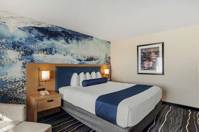 Standard, King Bed, Sofa, Best Western Plus Marina Gateway Hotel 1/5
