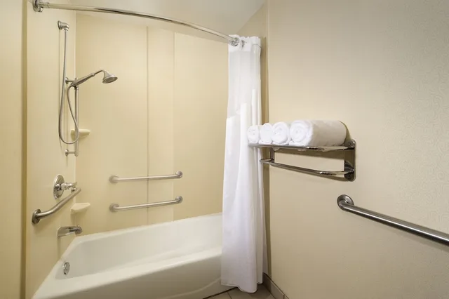 جناح بسريرين كوين لذوي الإعاقة، Holiday Inn Express Hotel Suites San Antonio West Seaworld Area 1/1