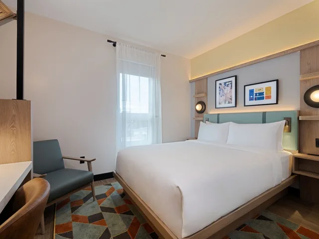 غرفة قياسية بسرير فردي، voco Astoria by IHG 1/5