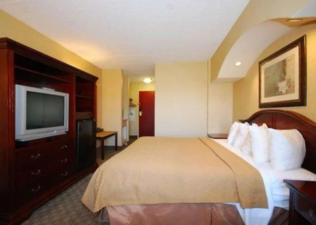 غرفة بسرير كوين لذوي الإعاقة، Quality Inn and Suites Bensalem 2/3