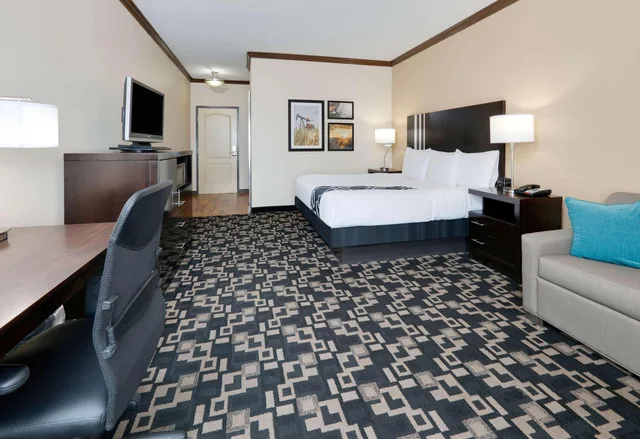 غرفة ديلوكس تنفيذية بسرير كينج لذوي الإعاقة، La Quinta Inn & Suites by Wyndham Big Spring 1/1