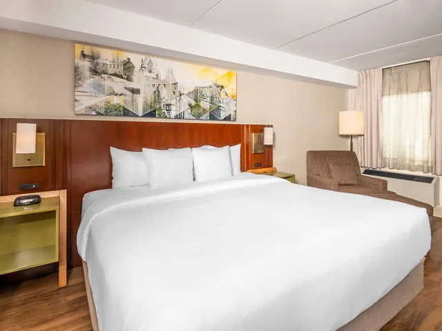 غرفة بسرير كينج، Comfort Inn West Kanata 2/6
