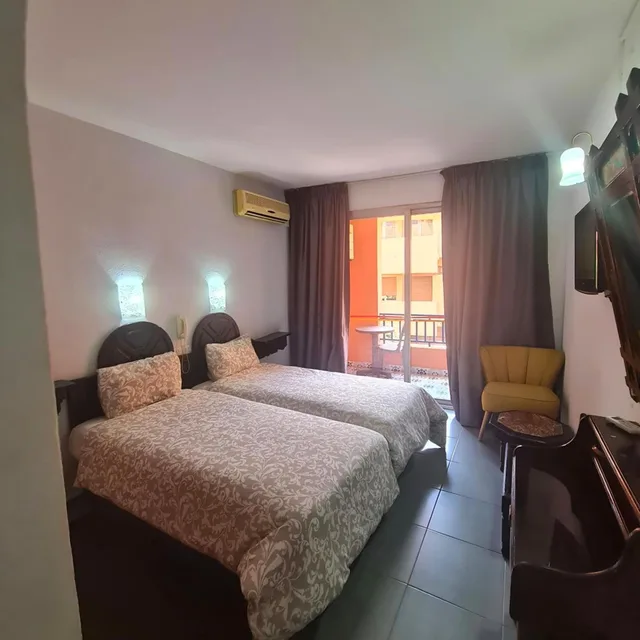 غرفة بسرير مزدوج بشرفة، Hotel Tachfine 8/10