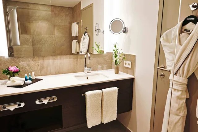 غرفة سوبيريور بسرير كوين، Steigenberger Hotel Koln 4/5
