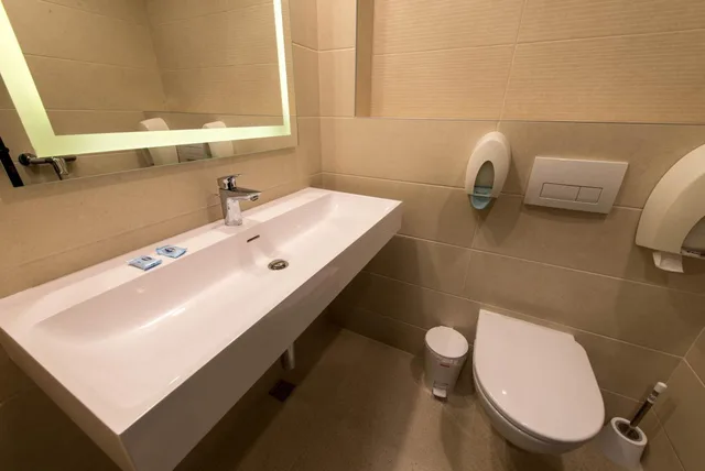 غرفة بسرير مزدوج بشرفة، Park Hotel Raya Garden 4/4