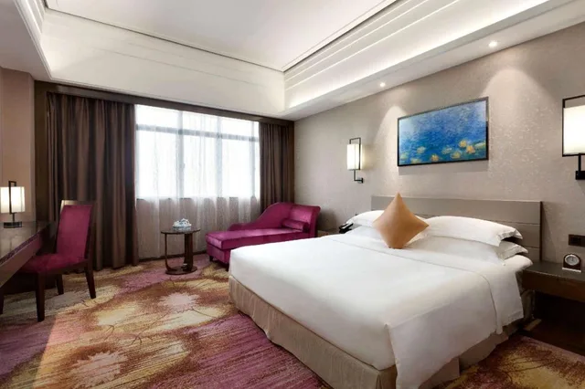 Ladies, King Bed، Ramada by Wyndham Foshan 1/1