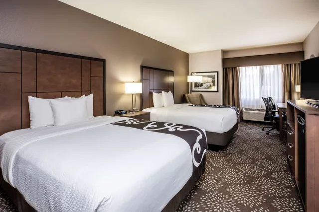 غرفة قياسية بسريرين كوين مع أريكة، Best Western Plus Spokane North 2/10