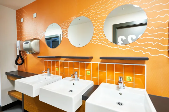 سكن مشترك مختلط بأربعة أسرّة وأسرّة بطابقين بحمام مشترك، St Christopher S Inn Hostels 9/10