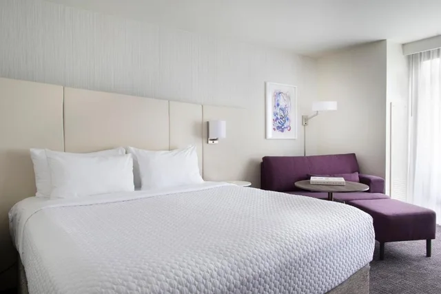 جناح بسرير كينج بغرفة نوم واحدة، Crowne Plaza Atlanta Perimeter At Ravinia 3/4
